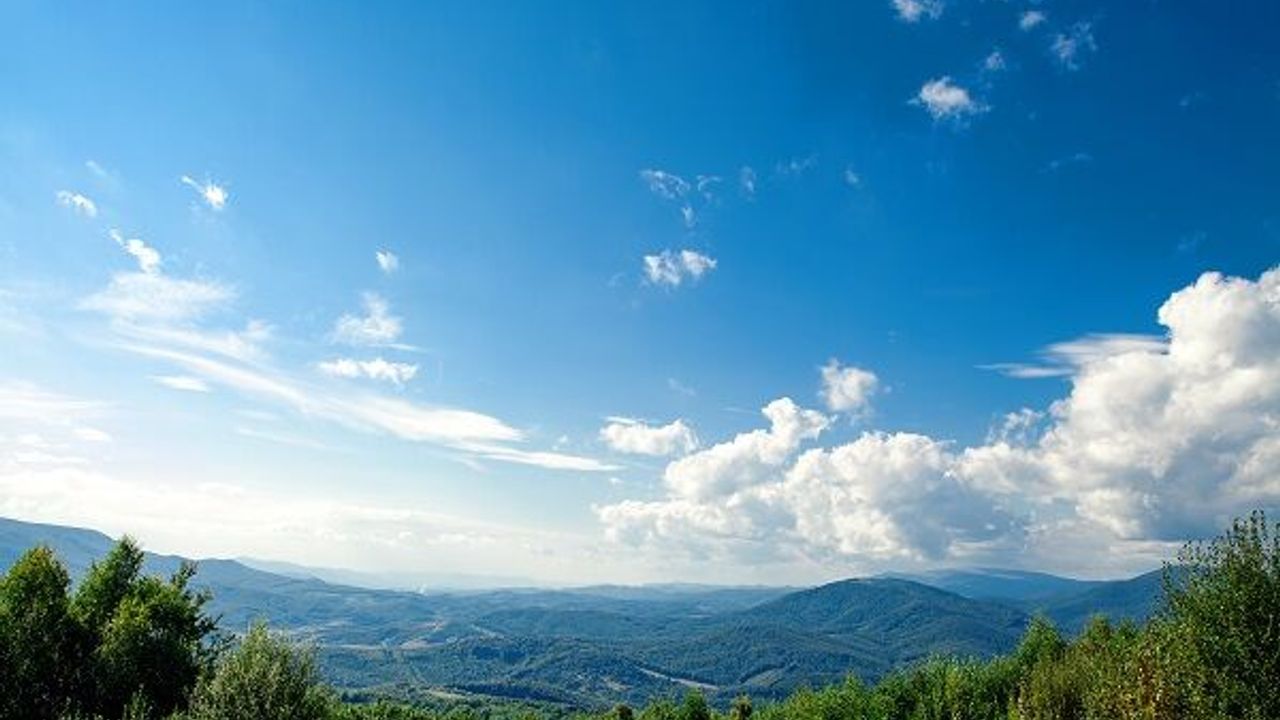Bugün hava açık ve az bulutlu olacak