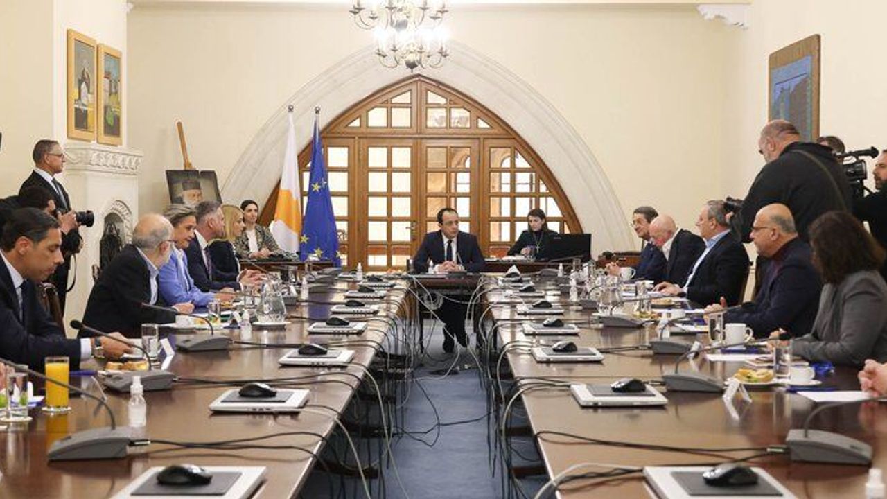 Hristodulidis’in Bilgilendirmesi Sonrası Partilerden Peş Peşe Açıklamalar