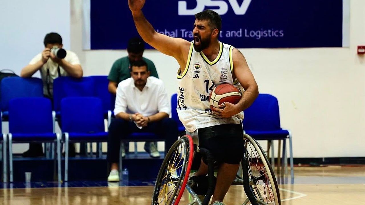 Fenerbahçeliler Derneği’nden özel sporcu sandalyesi katkısı