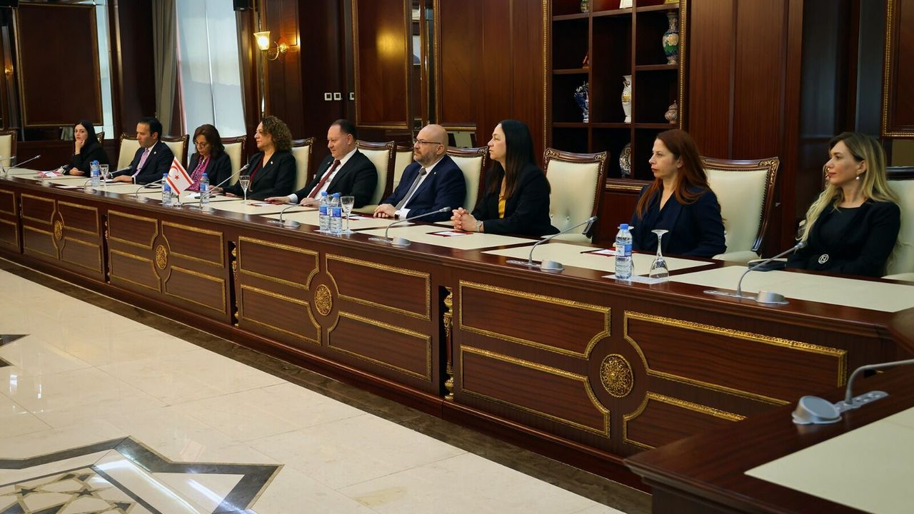 Bakü’de bulunan KKTC heyeti Azerbaycan Milli Meclis’ine mensup Milletvekilleri ile bir araya geldi…