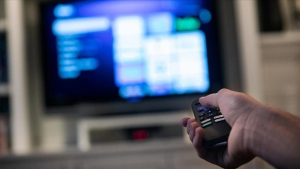 Türkiye’de evliler, bekarlara göre daha çok televizyon izliyor