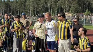 Fenerbahçe, binlerce taraftarının önünde sahaya çıktı