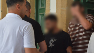 27 gram aldılar, 10 gramını sattılar: 4 gün daha tutuklular