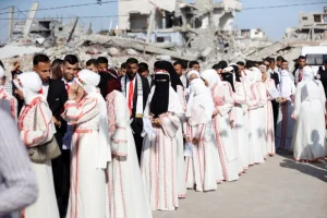 Gazze’de savaşın izleri arasında 150 kişi dünyaevine girdi