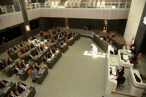 Meclis 14 saatlik toplantısı tamamlayarak yaz tatiline girdi
