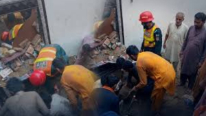 Pakistan’da dershanenin çatısı çöktü: 14 öğrenci öldü!