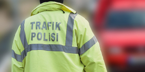 Ehliyetsiz sürücü polisi görünce kaçtı!