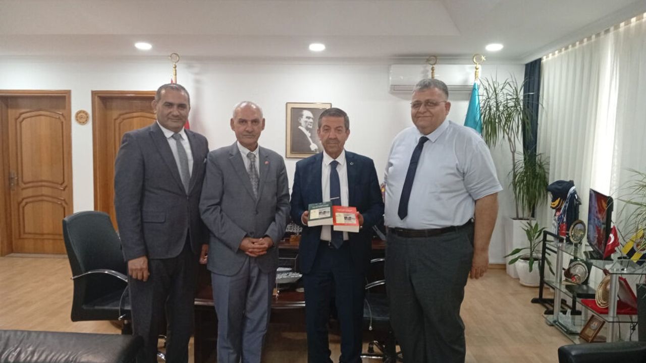 Kıbrıs Vakıflar İdaresi'nin ilk kapsamlı akademik vakıf eseri Ertuğruloğlu'na tanıtıldı