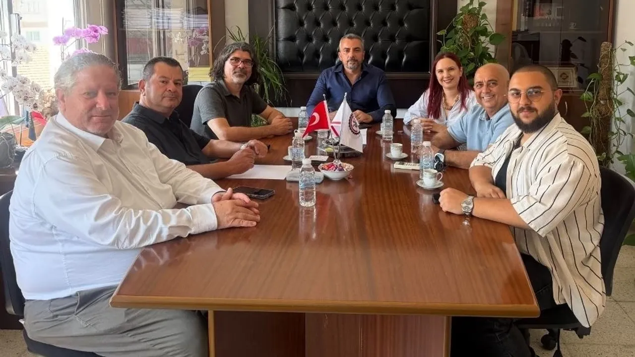Bağımsızlık Yolu, Hür-İş Federasyonu'nu ziyaret etti
