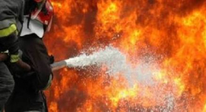 Gazimağusa’da bir apartmana ait su depolarının bulunduğu bölümde çıkan yangın zarara neden oldu