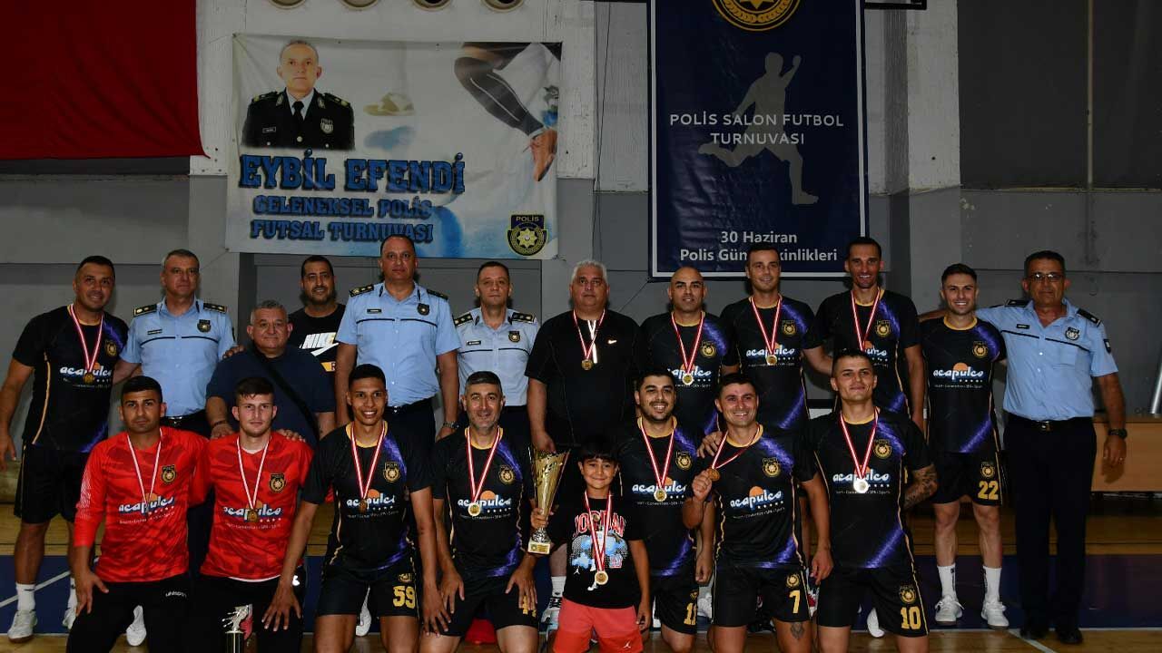 4’üncü Eybil Efendi Polis Salon Futbol Turnuvası’nın şampiyonu Girne Polis Müdürlüğü takımı oldu