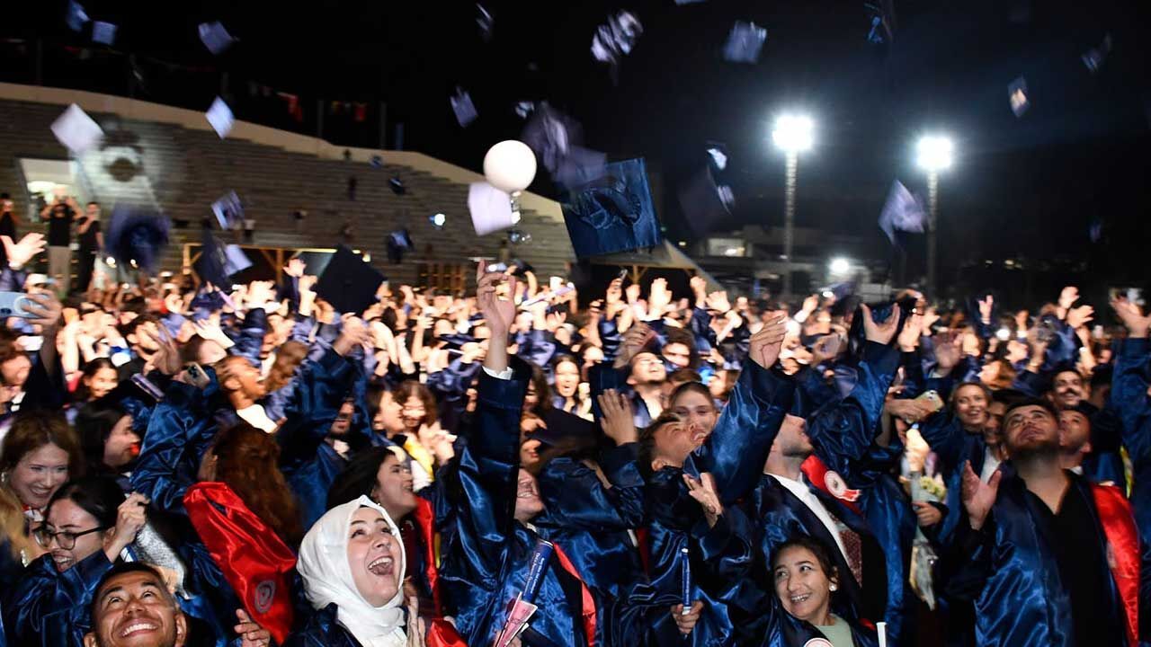 DAÜ 2025-2026 Akademik Yılı Bahar Dönemi Mezuniyet Töreni yapıldı