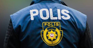 Dur ihtarına uymadı, polise çarptı!