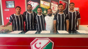 Yenicami’den 5’i bir yerde