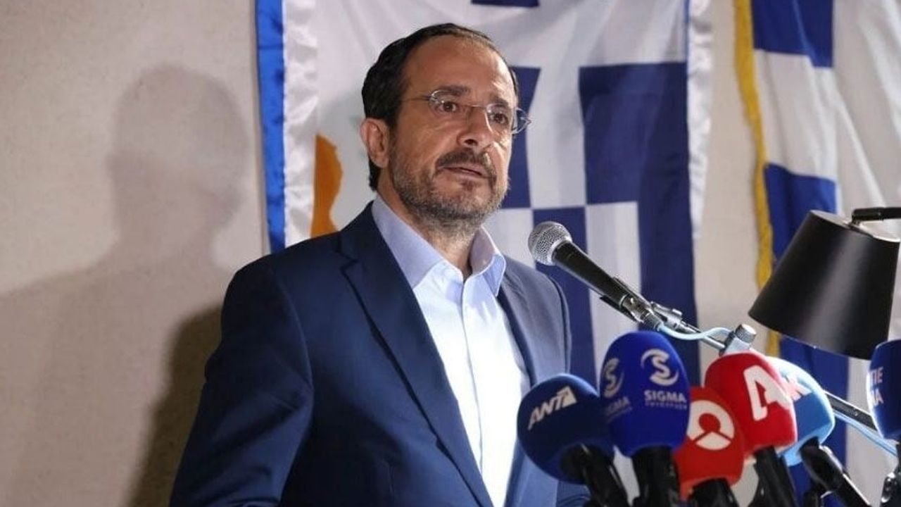 Politis: “Barikatları açmayan Hristodulidis hükümetidir”