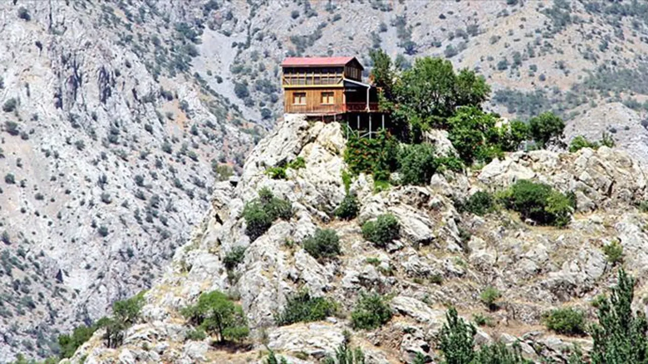 Kayalığın üzerindeki meşhur ev satışa çıktı: Fiyatı belli oldu