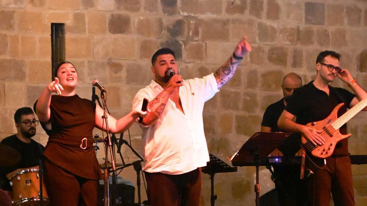 Aysu Mişon ve Eril Cambaz’lı LTB Akustik Sahne'de müzik dolu yaz akşamı