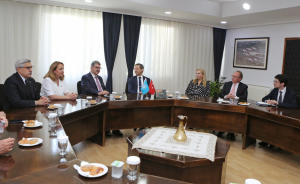 Ertuğruloğlu, Türkiye-KKTC Parlamentolar Arası Dostluk Grubu heyetini kabul etti
