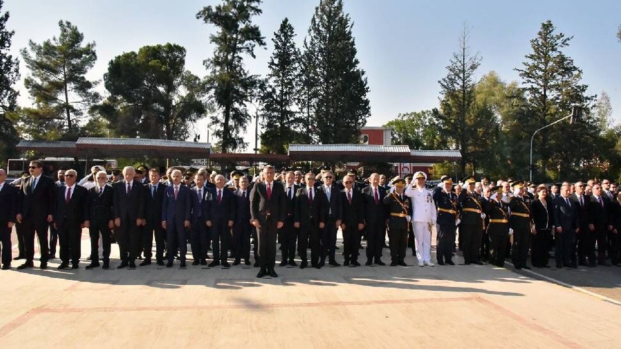 20 Temmuz... Lefkoşa Atatürk Anıtı önünde tören