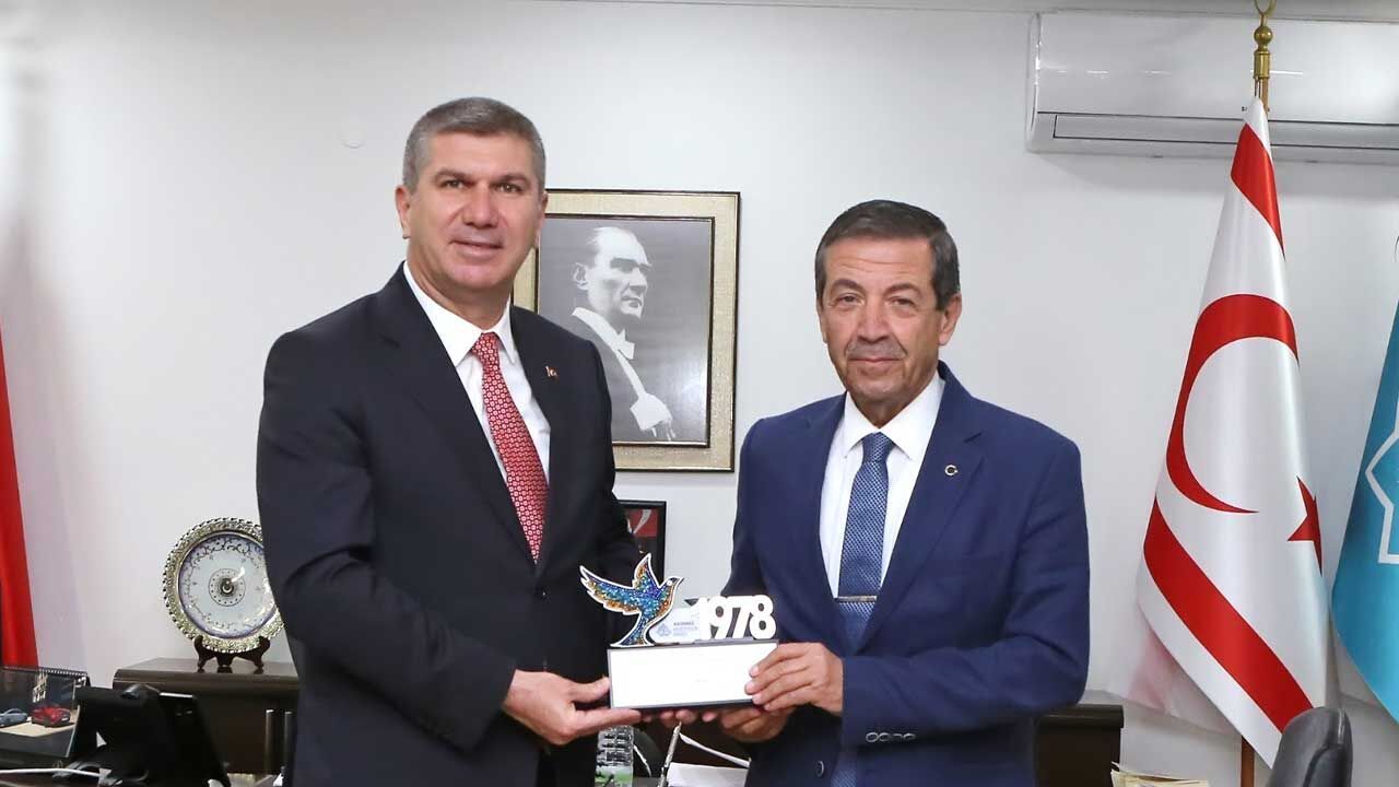 Ertuğruloğlu, Akdeniz Belediyeler Birliği heyetini kabul etti