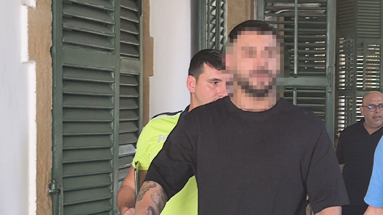 Polisin "Dur" İhtarına Uymadı, Araçta Muşta ve Bıçak Bulundu
