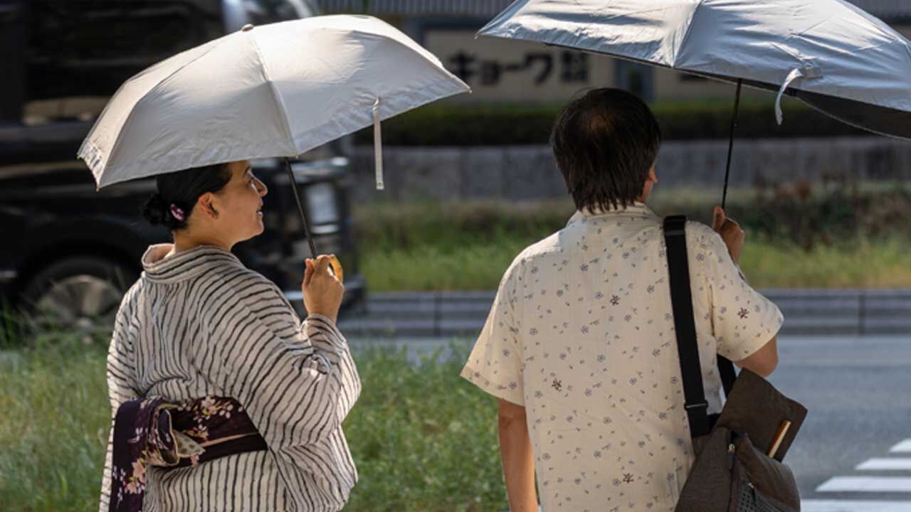 Japonya'da termometreler 40 dereceyi gösterdi, tarihi sıcaklık alarmı verildi