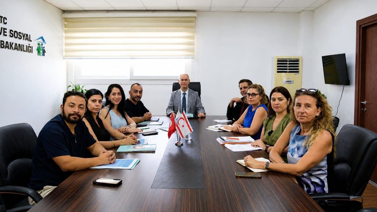 Bakan Hasipoğlu: Yeni Eczacılar Birliği yönetimiyle yeni bir sayfa açıyoruz