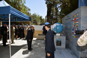 Guterres, Ledra Palace Otel önündeki BM anıtına çelenk koydu