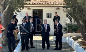 Ara bölgedeki üçlü görüşme başladı