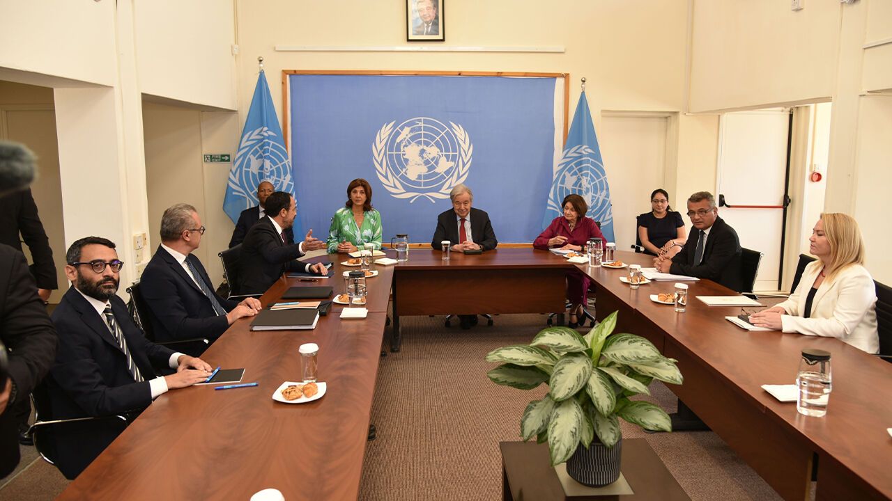 Guterres, Erhürman ve Hristodulidis’in ara bölgede bir araya geldiği üçlü görüşme başladı