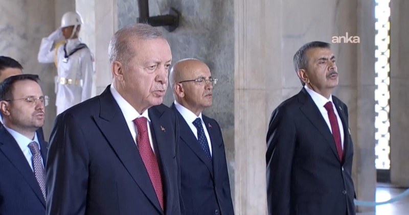 Yüksek Askeri Şura öncesi Anıtkabir ziyareti