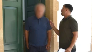Trafikte silah gösterip “seni vuracağım” demekle itham edilen zanlı, tutuksuz yargılanacak