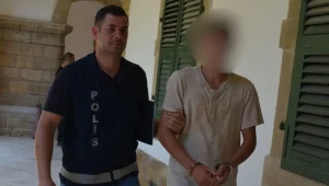 48 yaşındaki nişanlısını darp etmekle itham edilen 18 yaşındaki zanlı 3 gün daha tutuklu kalacak
