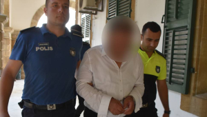 Marketten iki kutu tıraş bıçağı çaldı
