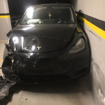 Tesla’dan örnek davranış. Farlar değişecek