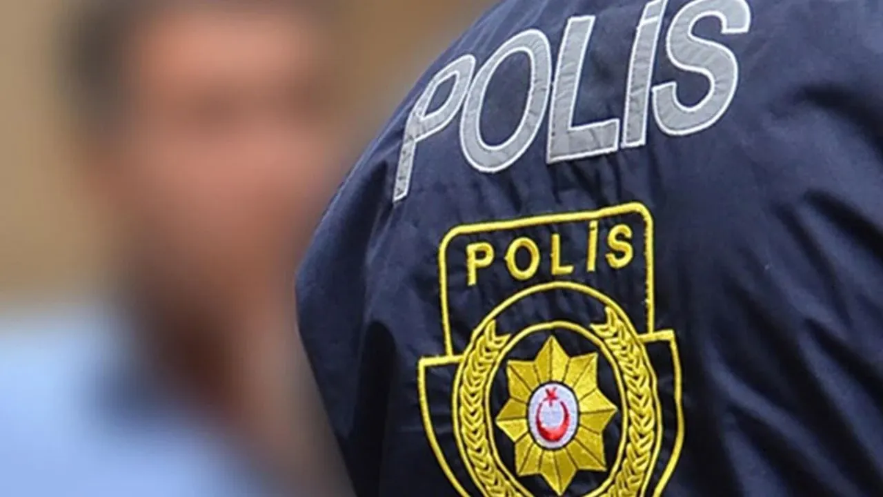 Denetimlerde beyzbol sopası, demir çubuk ve bıçak bulunduran 2 kişi tutuklandı