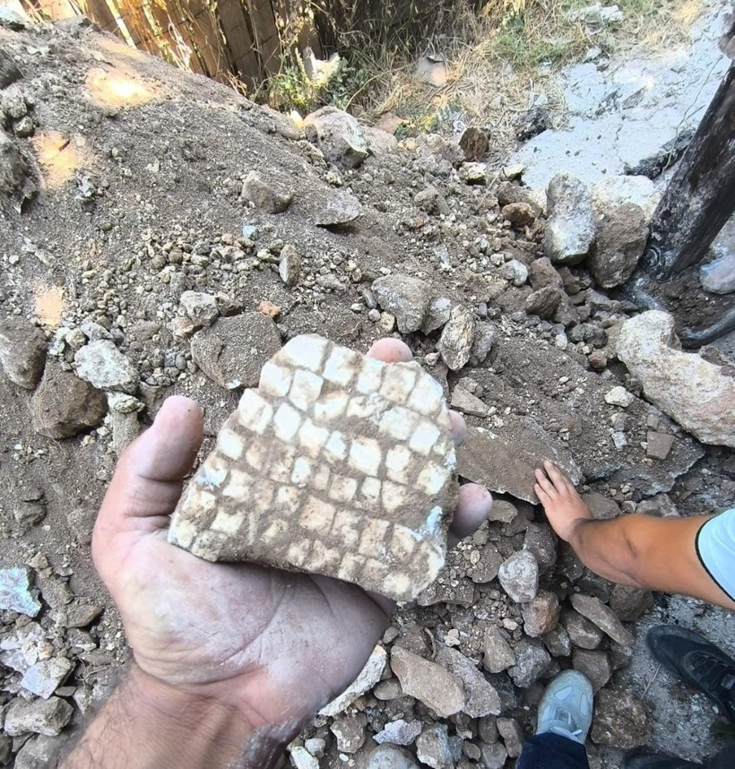 Hatay’da altyapı kazısında tesadüfen bulundu: Tam bin 500 yıllık