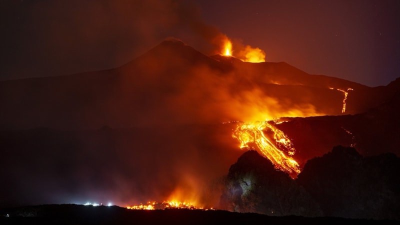 İtalya’da Etna Yanardağı uyandı: Son 20 yılın en ağır acil durumu yaşanıyor