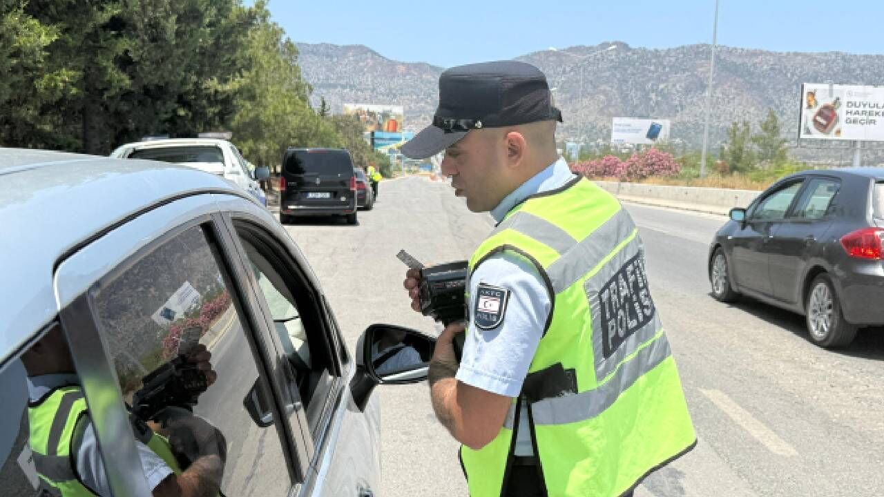 Trafik denetimlerinde 397 sürücü rapor edildi