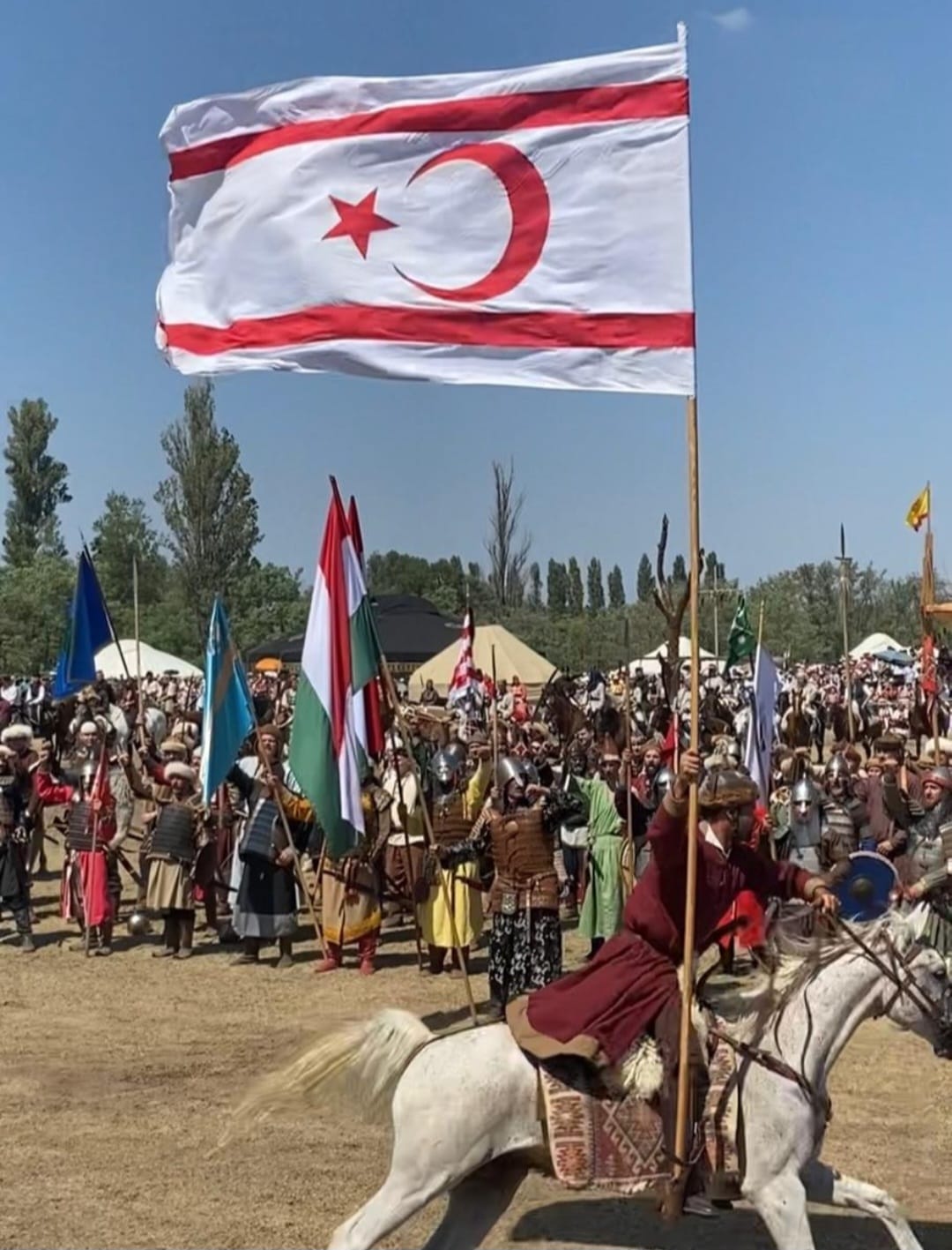 KKTC Bayrağı 16 yıldır Büyük Hun-Türk Kurultayı’nda dalgalanıyor