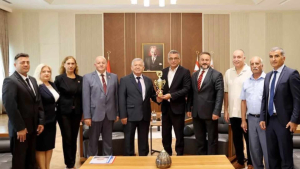 Cumhurbaşkanı Erhürman, Dövüş Sporları Federasyonu Yönetimini kabul etti
