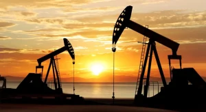 Petrol arz endişeleriyle yükselmeye devam ediyor