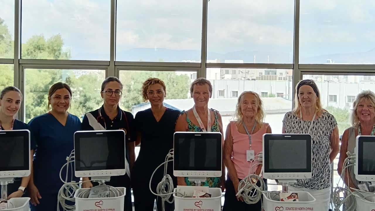 Heartbeat/NCCCT Onkoloji Ünitesine 5 hasta monitörü bağışladı