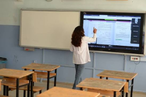 Türkiye’de öğretmenlere önlük zorunluluğu getirildi