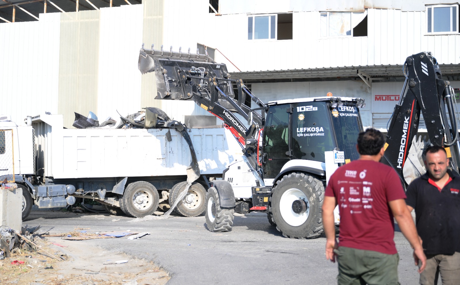 Yüzlerce araç kaldırıldı, tonlarca atık temizlendi
