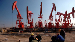 Petrol, ABD’nin İran yaptırımları öncesi geriledi