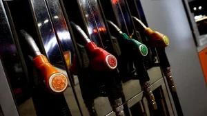 Rusya, dizel, gemi yakıtı ve gaz yağı ihracatına yönelik yasağı uzattı