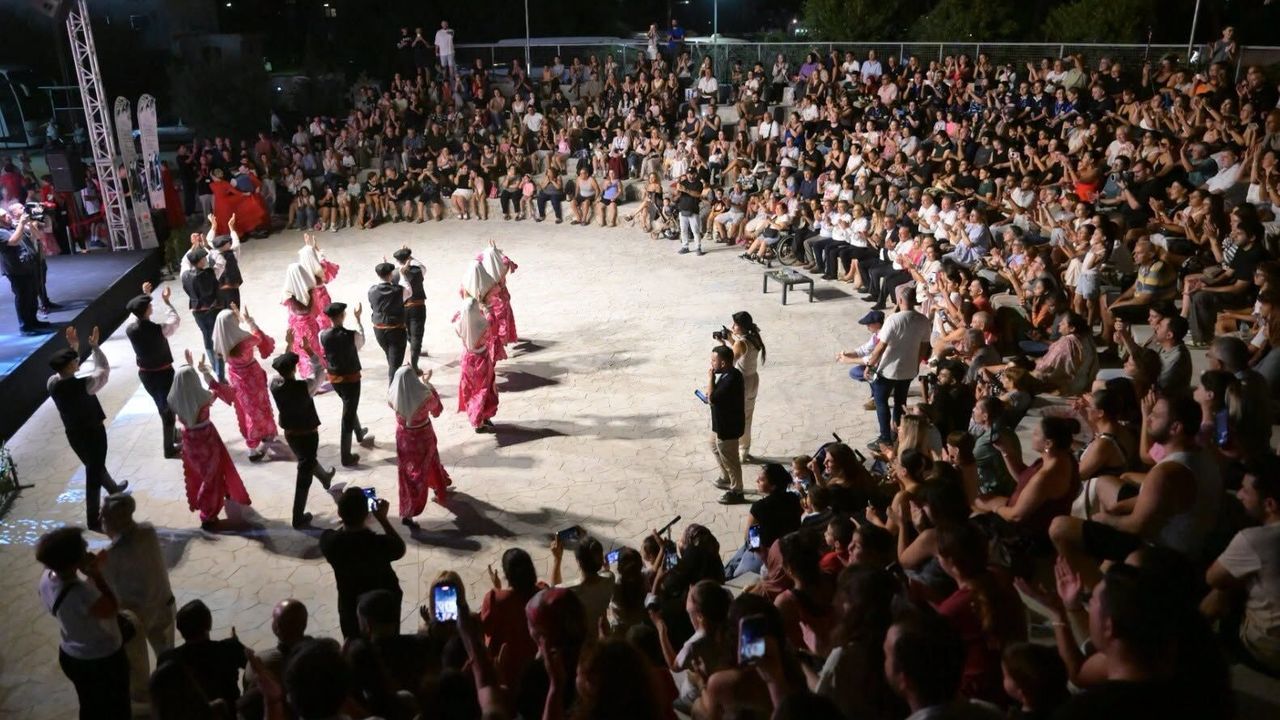 Kızılbaş Parkı'da 16. Lefkoşa Halk Dansları Festivali başladı