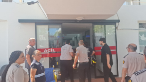 Yaralılar hastaneye sevk ediliyor