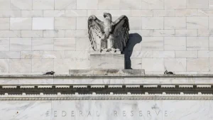 Fed’e ilişkin faiz artırım beklentileri ve jeopolitik gerilimler piyasaları baskılıyor